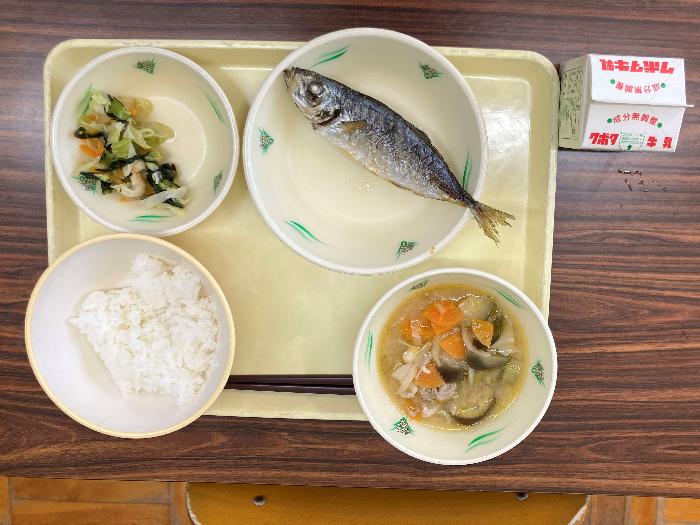 丸ごとアジの塩焼きほか当日の給食の写真