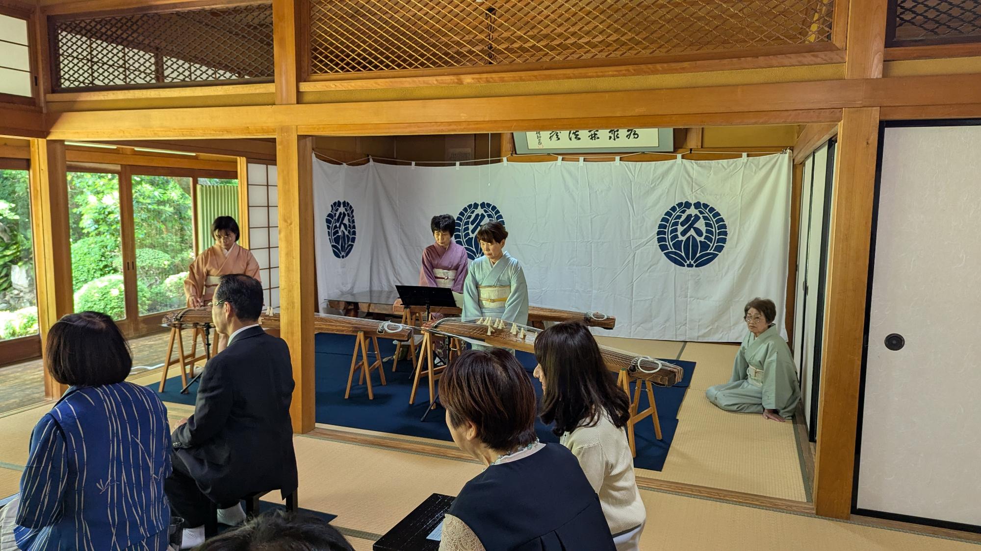 お琴によるおもてなし(せせらぎ会)