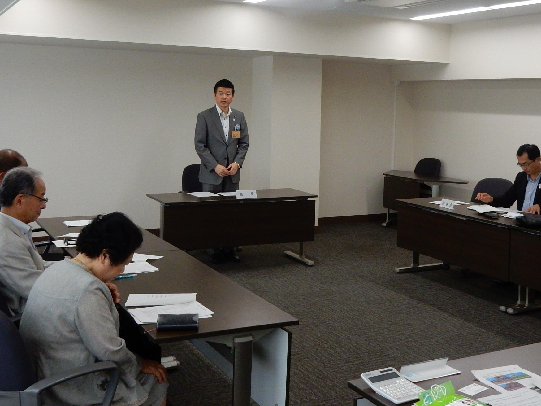 都市交流協議会にて挨拶をする市長の写真