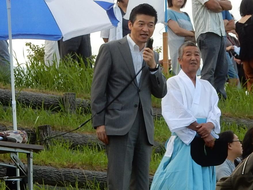 やぶさめ行事にて挨拶をする市長の様子の写真