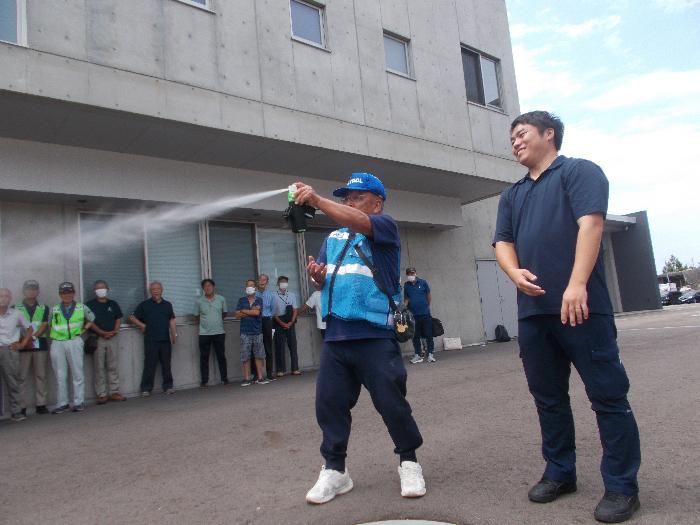 模擬スプレーを大噴射