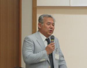 益田市医師会の会長が事業報告をされている様子の写真