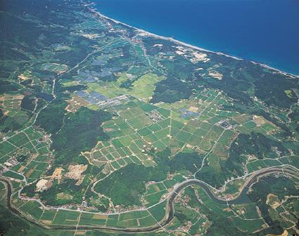 上空から撮影した益田地区国営農地開発地の風景の写真