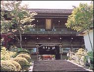 柿本神社桜門の写真