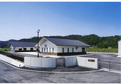 横田安富地区農業集落排水処理施設の外観の写真
