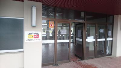 益田陸上競技場の玄関入り口の写真