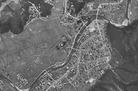 中央に三宅御土居跡が見える昭和22年に米軍が撮影した航空写真