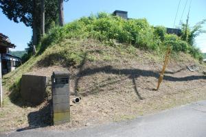 三宅東土塁の様子の写真