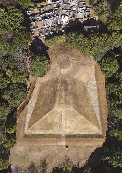 小丸山古墳空中写真（近景）