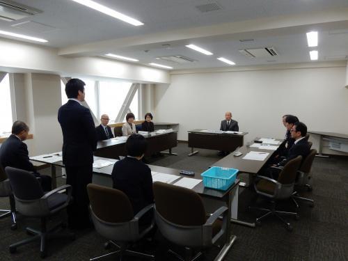 奨学金審議会にて挨拶をする市長の様子の写真