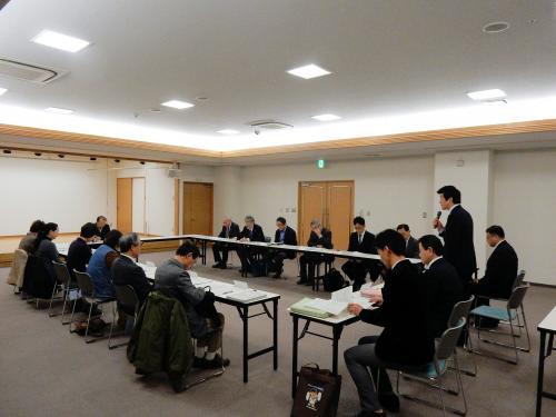 国保審議会にて挨拶をする市長の様子の写真