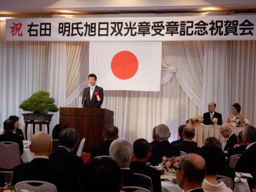 祝賀会にて挨拶をする市長の様子の写真