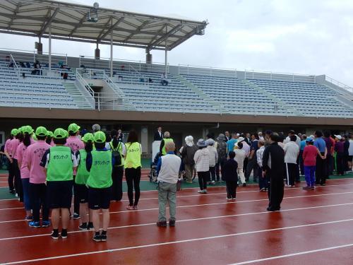 障がい者スポーツ大会にて挨拶を述べる市長の写真