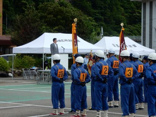 消防操法大会にて挨拶を述べる市長の写真