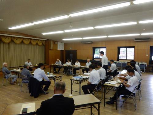 匹見地域協議会にて挨拶を述べる市長の写真