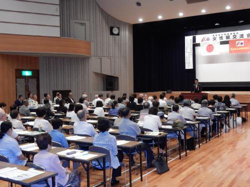 自衛隊家族会にて挨拶を述べる市長の写真