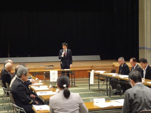 観光協会理事会にて挨拶をする市長の様子の写真