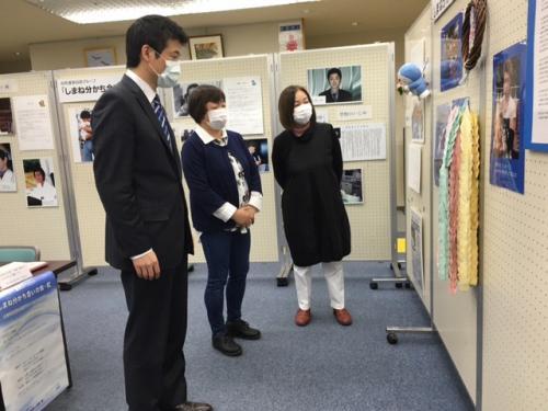 自死遺族の想いを伝えるパネル展の様子の写真