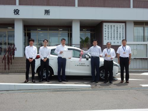 車両贈呈式の様子の写真