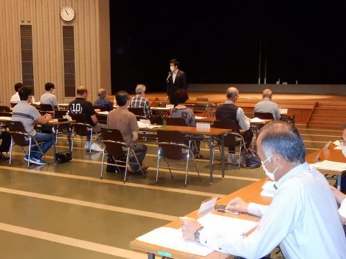 市スポーツ協会設立総会に出席する市長の写真