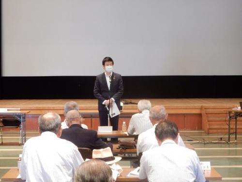 市連合自治会長会総会に出席する市長の写真