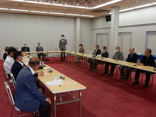 叙勲者会総会に出席する市長の写真