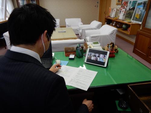 東京大学体験プログラムの開催がオンラインで行われている様子の写真