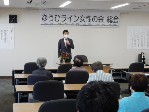 ゆうひライン女性の会総会にて挨拶を述べる市長の写真