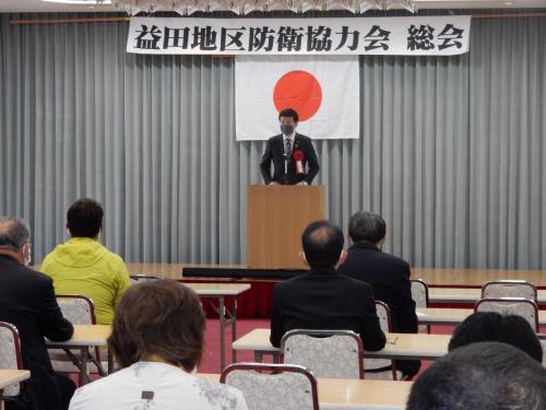 防衛協力会総会にて挨拶を述べる市長の写真