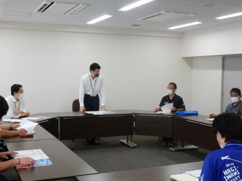 空港マラソン主催者協議にて挨拶を述べる市長の写真