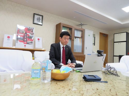 第47回保険者による健診・保健指導等に関する検討会（WEB会議）に出席の市長の写真