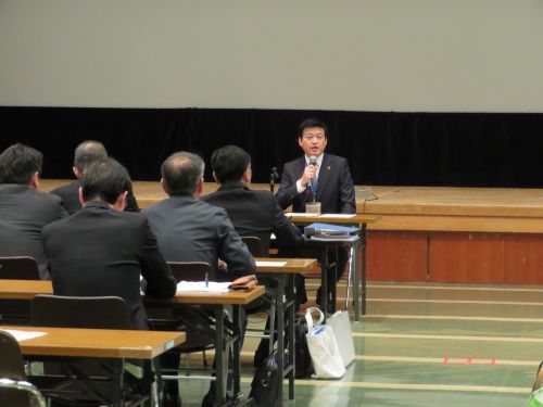 益田市教育行政等説明会において講話中の市長の写真