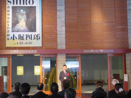グラントワ企画展「森鴎外ゆかりの洋画家 小堀四郎」開会式及び内覧会に出席の市長の写真