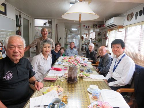 サロンゆるり会を訪問の市長の写真