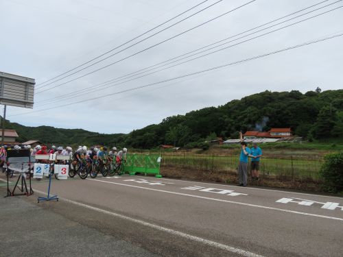 Road to かみあり in MASUDA（サイクルロードレース）開会式に出席の市長の写真2
