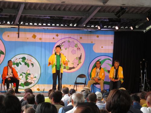 サンエイト美都第9回道の駅感謝祭に出席の市長の写真
