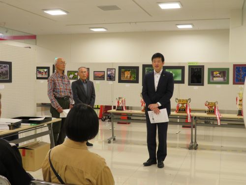 第8回益田市フォトコンテスト表彰式に出席の市長の写真