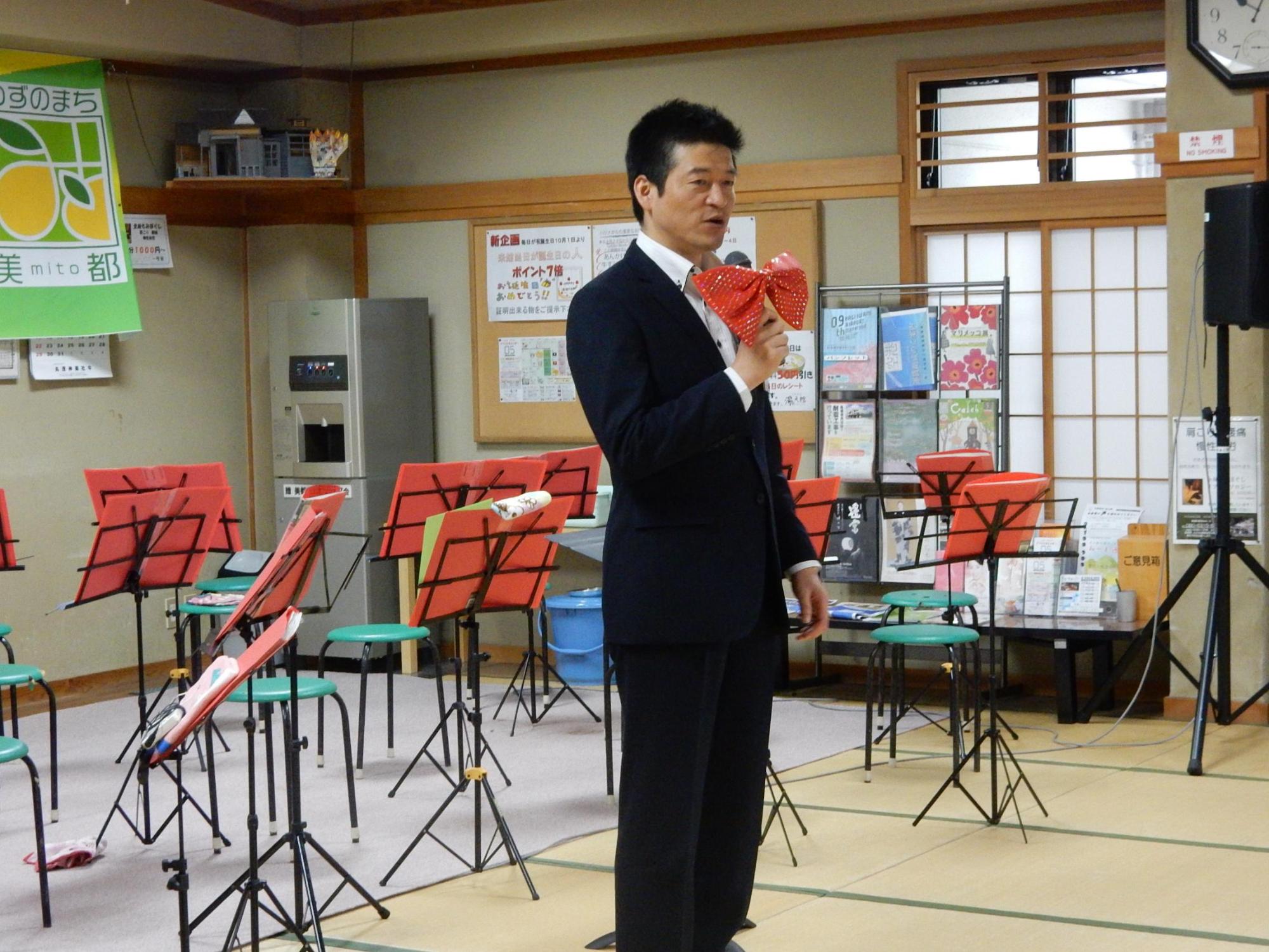 美都温泉まつりにて挨拶をする市長の写真