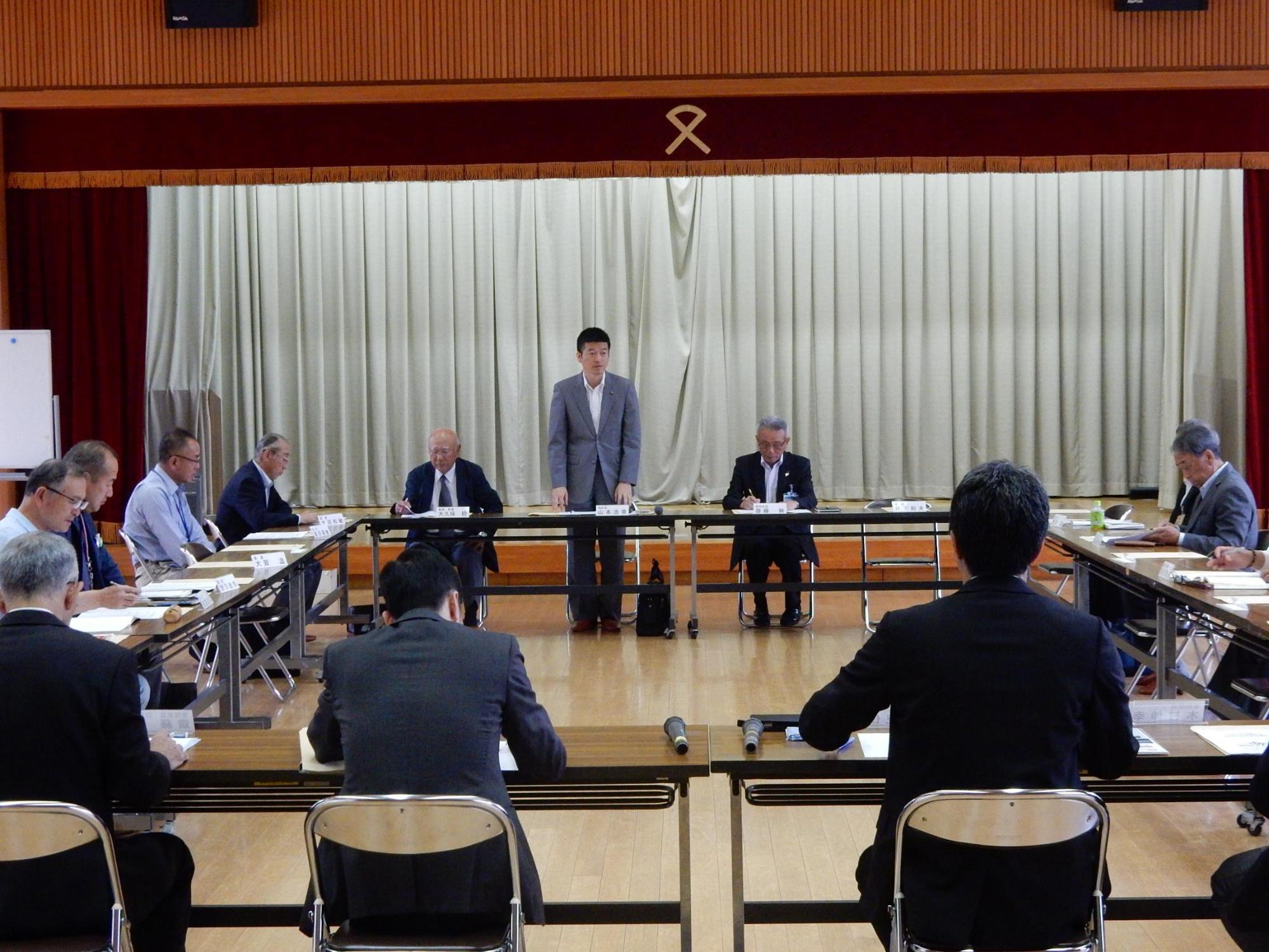 日本赤十字社島根県支部益田地区総会にて話をする市長の様子の写真