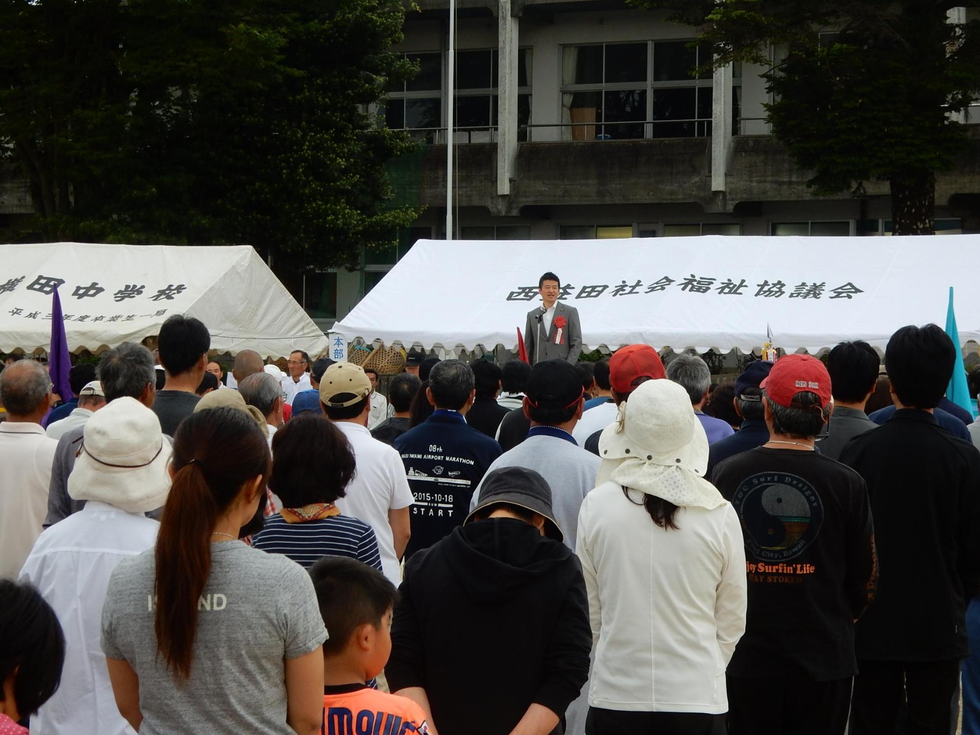 西益田地区民体育大会にて挨拶をする市長の様子の写真