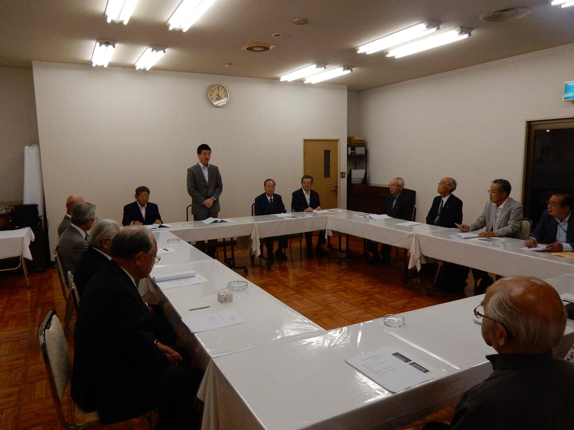 益田市叙勲者会総会にて挨拶をする市長の様子の写真