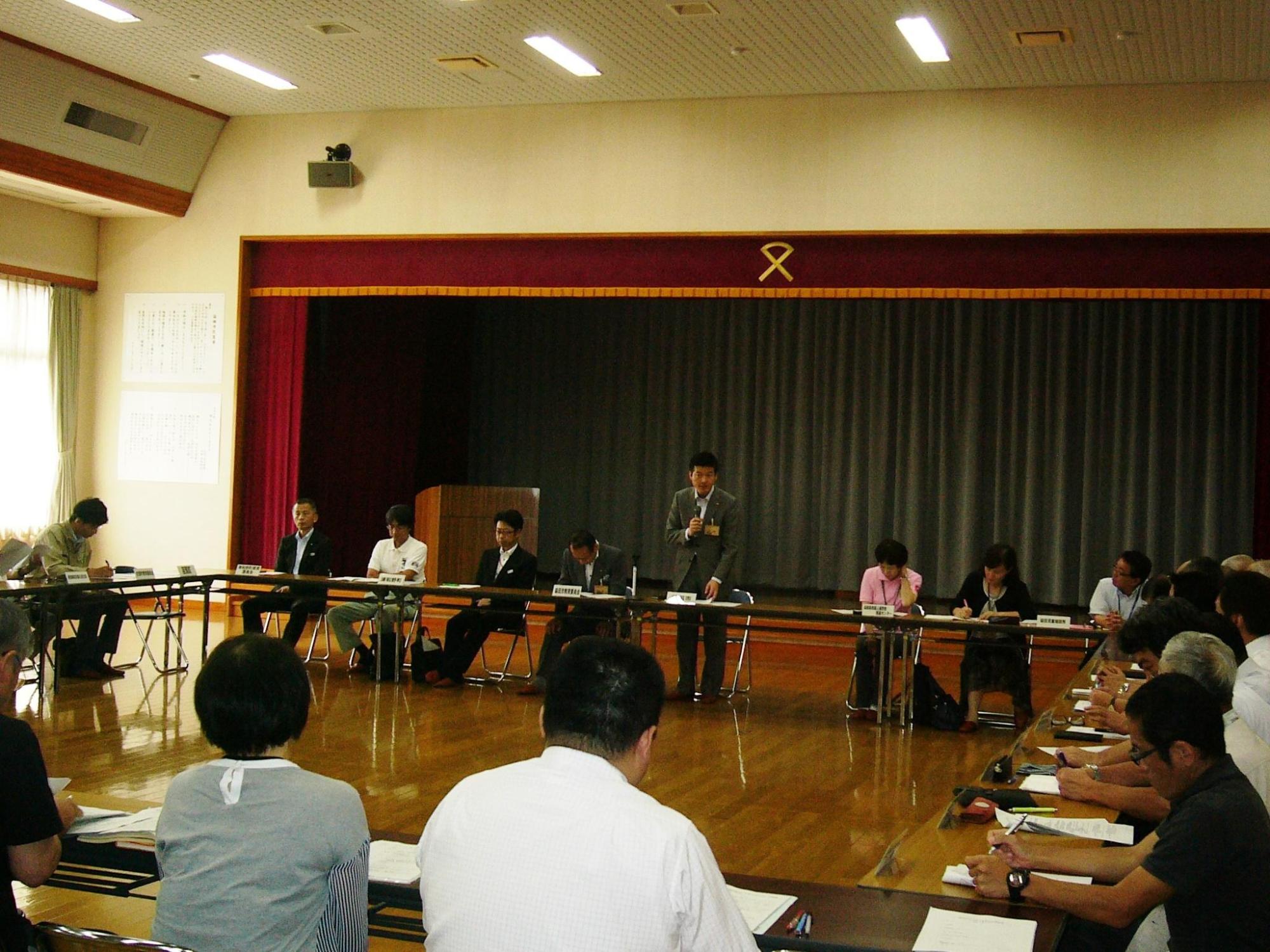 いのち愛人権展実行委員会設立総会にて挨拶をする市長の様子の写真