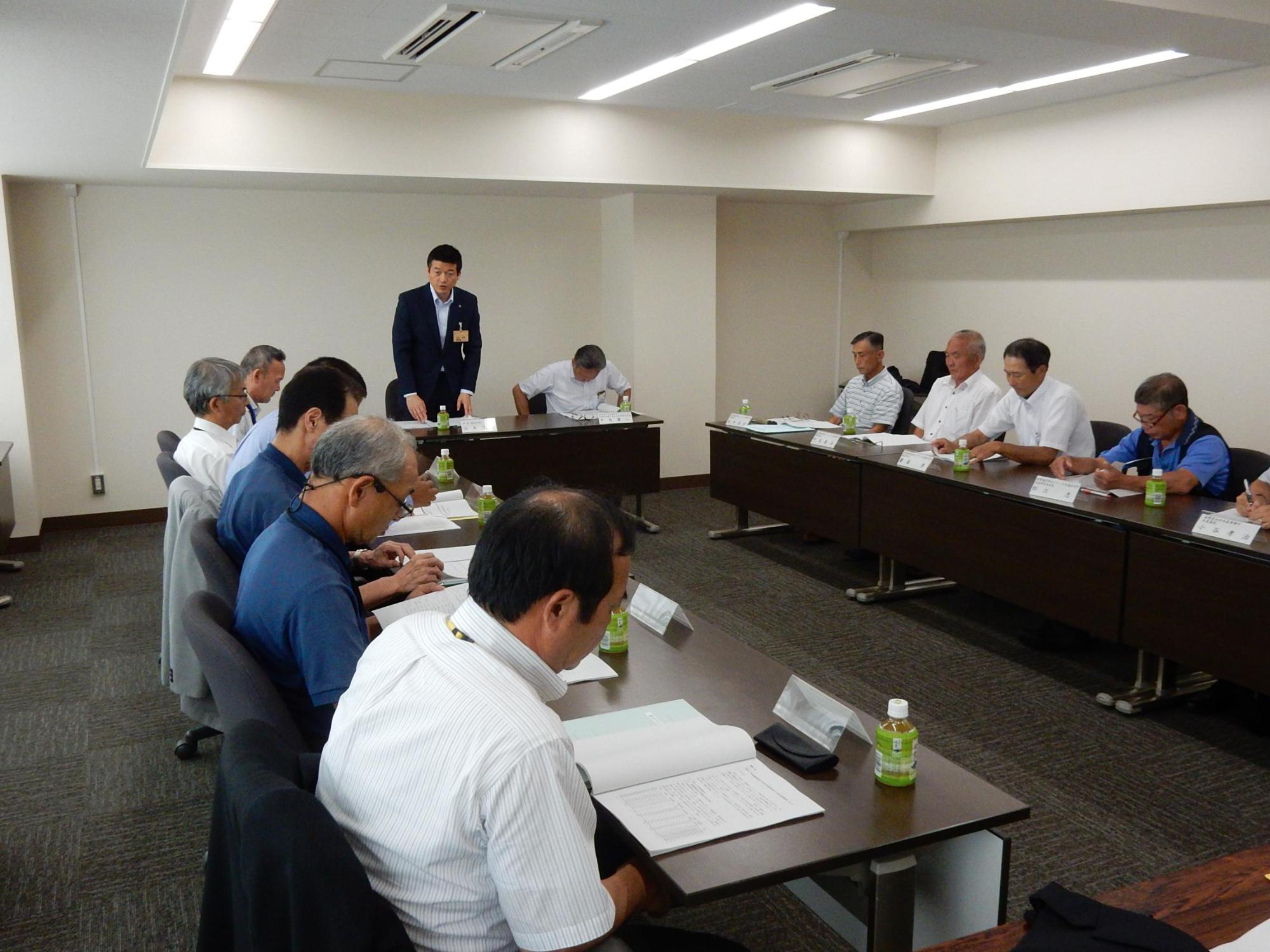 通常総会にて挨拶をする市長の様子の写真