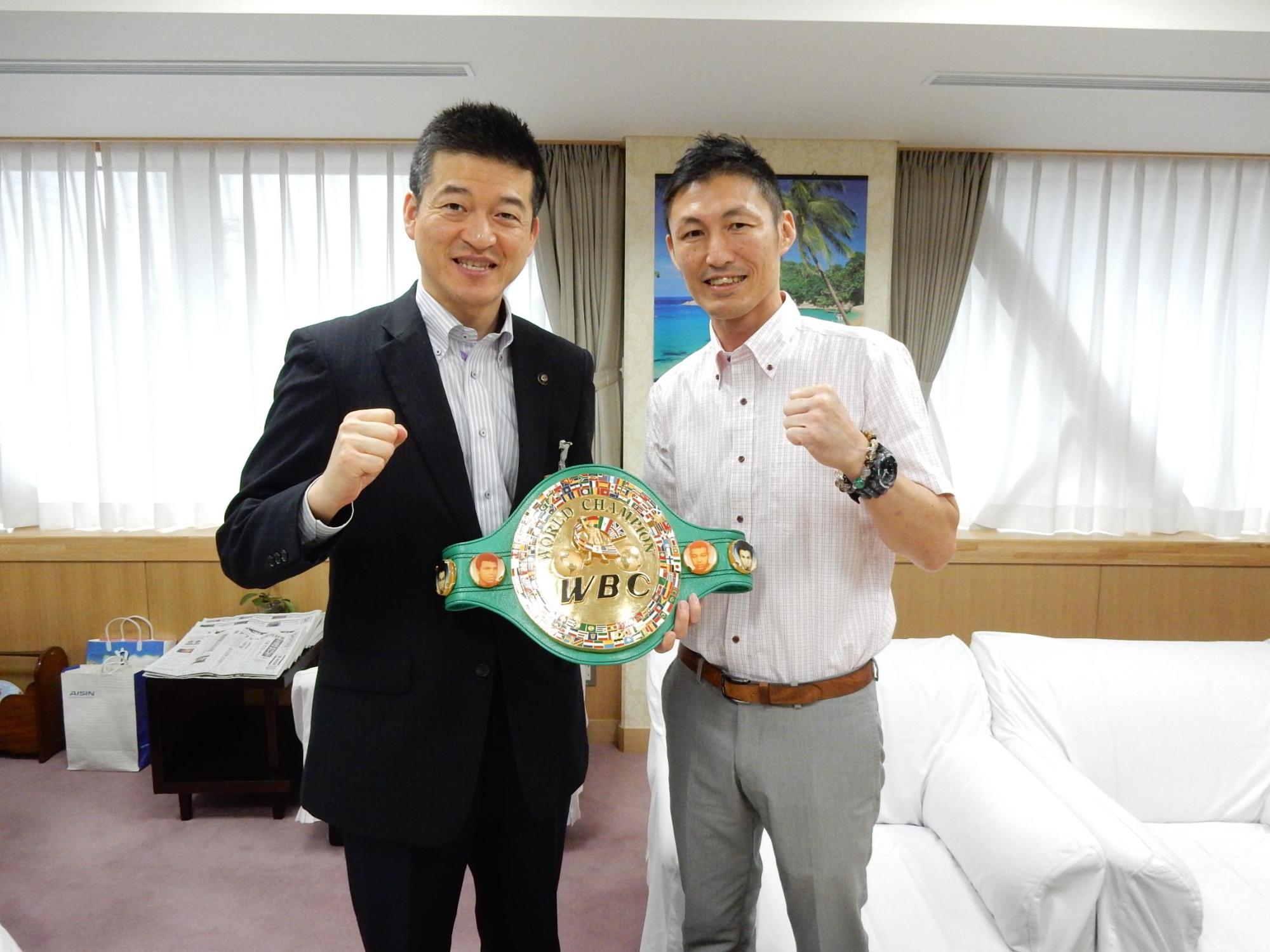 JFAこころのプロジェクト夢先生越本隆志さんとの面会の様子の写真