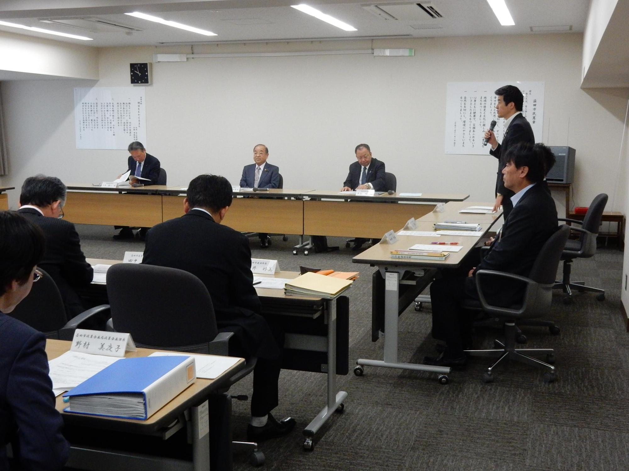県議との懇談会の様子の写真