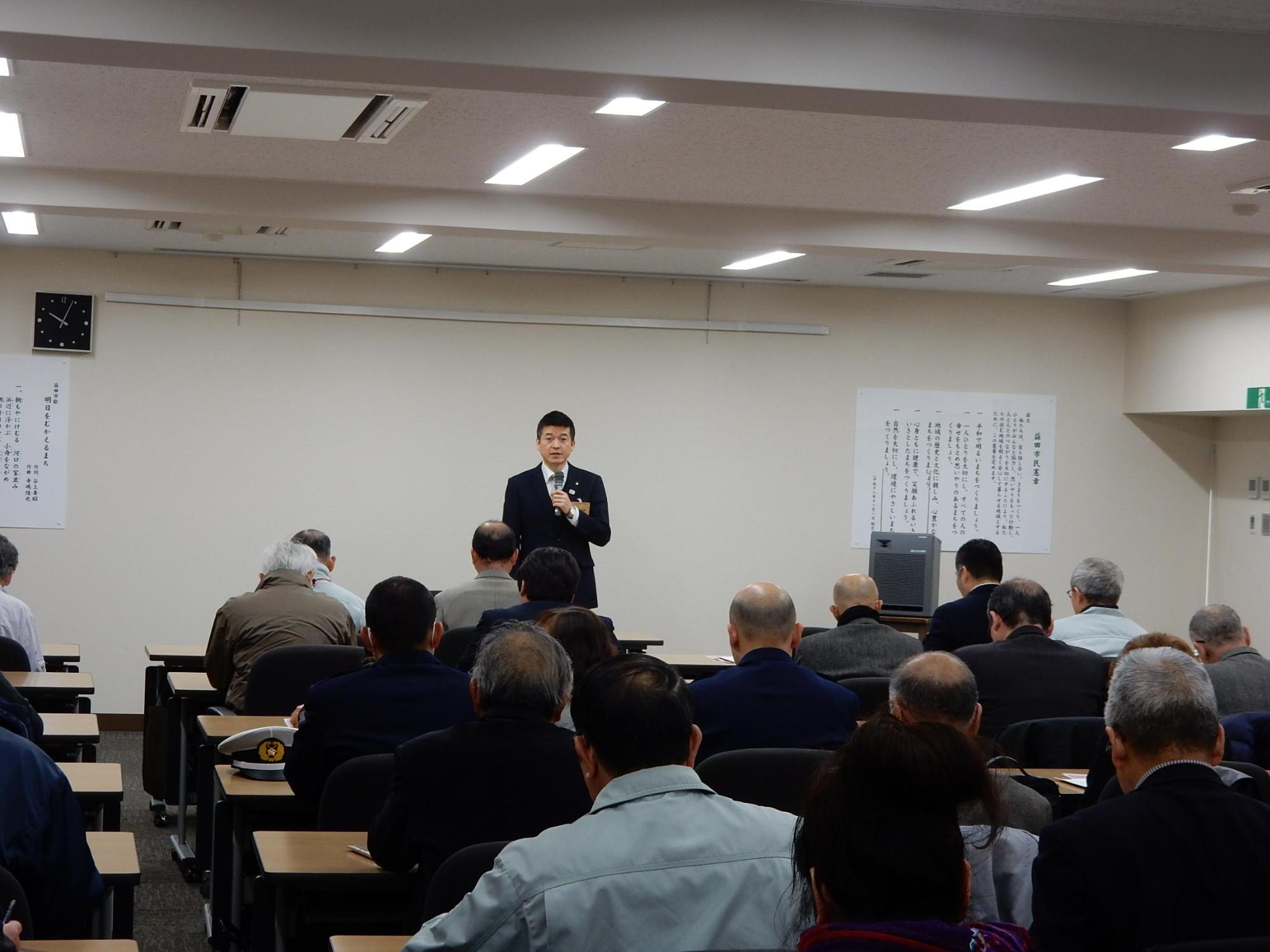 益田まつり市民会議にて挨拶をする市長の様子の写真