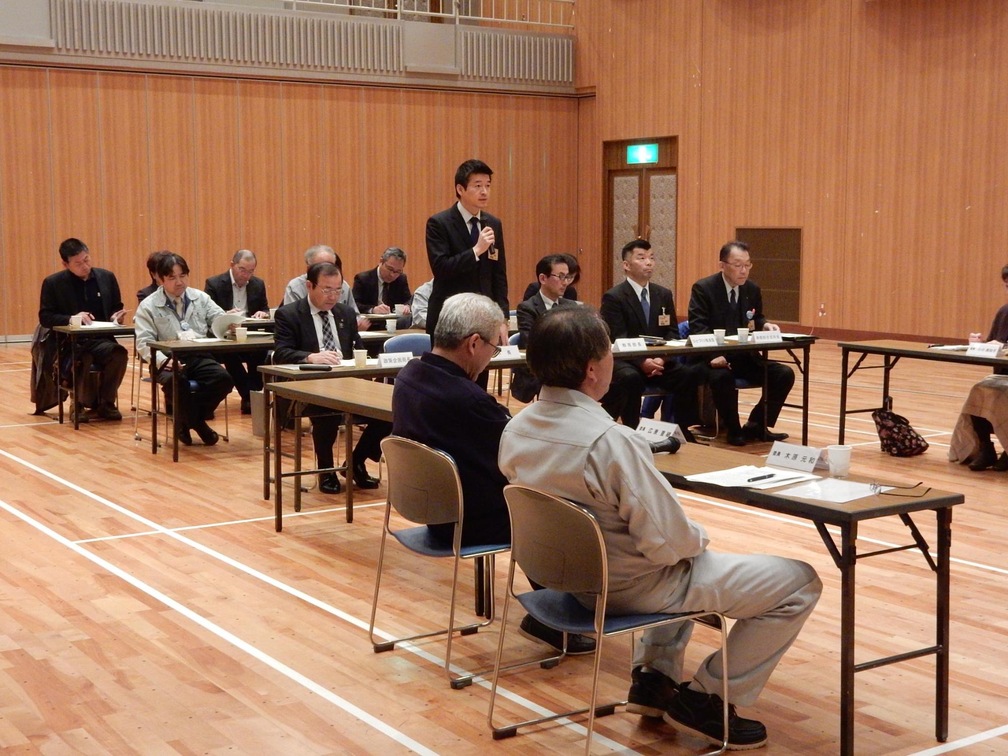 美都地域協議会にて挨拶をする市長の様子の写真